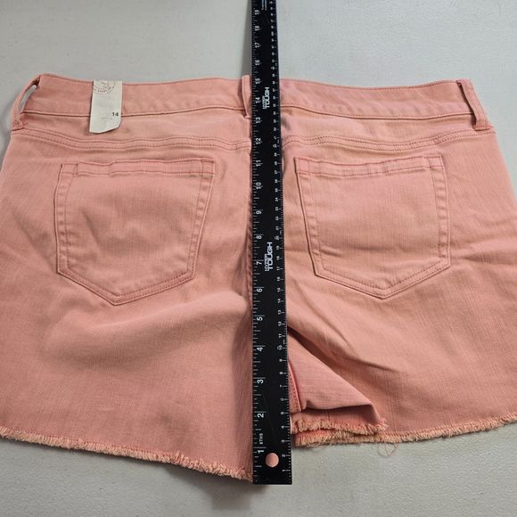 Torrid Jean Shorts Women's 14 Pink Distressed Raw Hem NWT - Picture 10 of 14